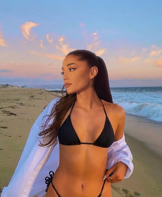 Ariana Grande Bikini